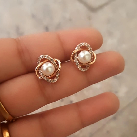 🌞Zirconia pearl Studs - Picture 6 of 6